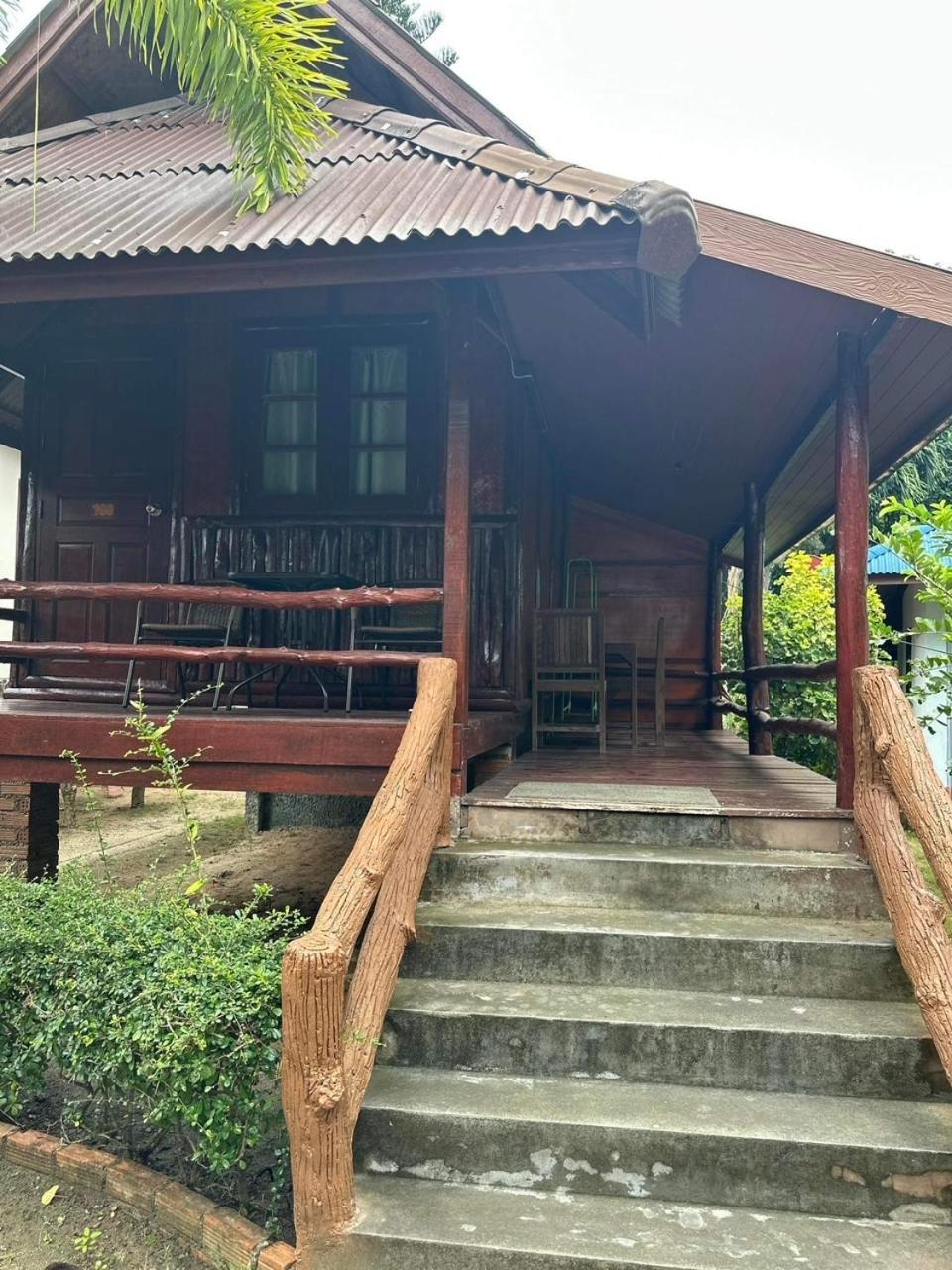 Buddha Raksa Thong Nai Pan Yai Esterno foto